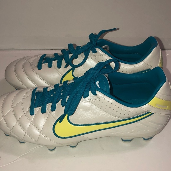 NWT nike soccer cleats - Picture 4 of 6